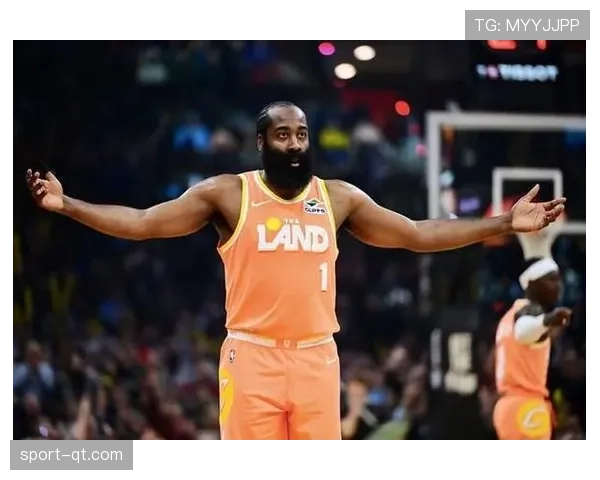 哈登谈拇指骨折：将佩戴护具坚持出战，不影响左手投篮